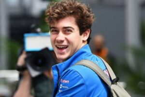 A lo Lewis Hamilton: Colapinto llegó al GP de Canadá en monopatín y sorprendió a todos imagen-2