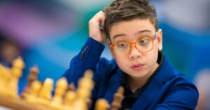 Faustino Oro y otra travesura en los tableros de ajedrez: firmó tablas con Ian Nepomniachtchi en el Campeonato Mundial Blitz por equipos imagen-4