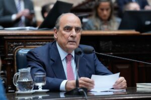 Francos criticó al Senado bonaerense por la reelección indefinida y habló de cambiar un mecanismo clave del Congreso imagen-2