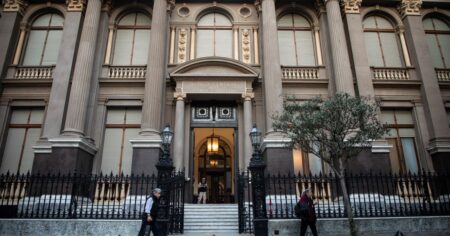 El sistema financiero es sólido, pero suben los defaults empresarios y la morosidad  imagen-6