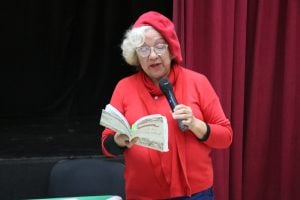 Alem | A sala llena, Norma Varela presentó su libro número 16 con una jornada de música, lectura y arte en la Casa del Bicentenario imagen-4