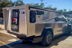 Así es el “CyberPhoenix”, la versión de Colorado del Tesla Cybertruck que se convirtió en autocaravana imagen-2