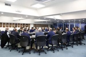 Gobernadores se reúnen por la caída de la coparticipación y el freno a la obra pública imagen-7