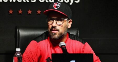 Cristian Fabbiani, DT de Newell's, se metió en la polémica por la foto de unos chicos con Malcorra: "Esto ya estaba muerto hace 60 días" imagen-14