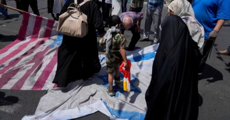 ¿Qué pasaría si Trump decide atacar a Irán o asesinar a su líder? imagen-11