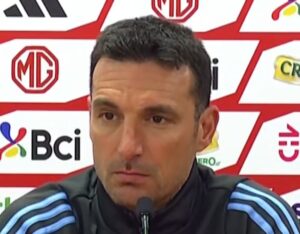 La palabra de Scaloni tras la victoria ante Chile: la clave del funcionamiento, el cambio adelantado de Messi y el debut de Mastantuono imagen-2