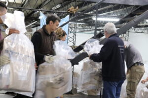 Elecciones 8J: comenzó el despliegue de urnas y material para los comicios del domingo imagen-2
