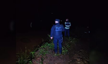 Buscan a joven que naufragó en el río Uruguay en El Soberbio imagen-9