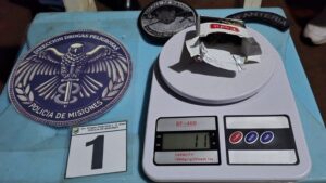 Intentó llevarle marihuana a su novia detenida y terminó arrestado imagen-2