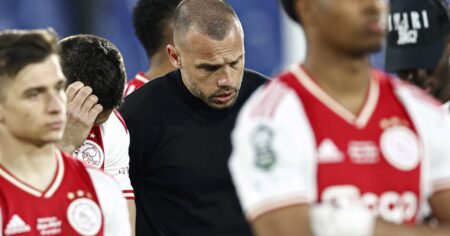 Ajax, sin vueltas: echó a siete jugadores por WhatsApp imagen-5