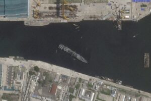 Corea del Norte reflota con éxito su nuevo destructor tras el accidente en la botadura que enfureció a Kim imagen-2