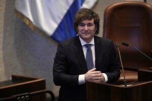 Javier Milei llegó a España en medio del ataque de Israel a Irán y encara la última parada de su gira internacional imagen-1