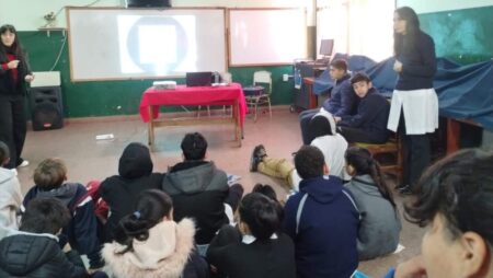 El Programa de Juego Responsable visitó Garuhapé y Posadas para dialogar con estudiantes sobre conductas de riesgo imagen-24