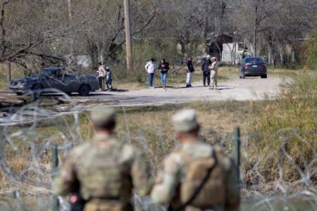 Cómo funciona la nueva estrategia “antiinmigrantes” que Texas quiere activar en la frontera con Méxiso imagen-14