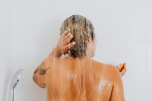 Los beneficios ocultos de lavar tu pelo con vinagre blanco imagen-4