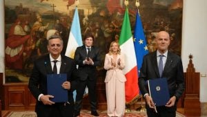 Milei se reunió con Giorgia Meloni en Roma y avanzaron por un acuerdo entre YPF y su par italiana ENI imagen-3
