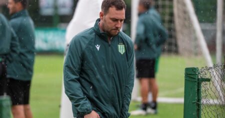 El presidente de Banfield reconoció atrasos salariales y sinceró un "estrangulamiento financiero" para evitar una inhibición de FIFA imagen-14