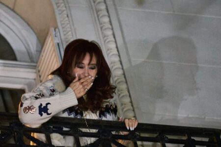 Cristina Kirchner confirmó que el miércoles se presenta en Comodoro Py y dio sus motivos para la prisión domiciliaria imagen-8