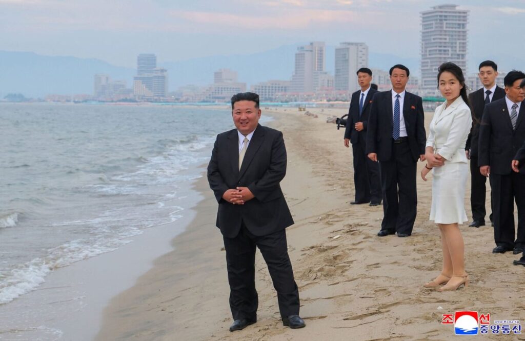 Corea del Norte apuesta al turismo: el megacomplejo en la playa a punto de estrenar que recorrió Kim imagen-5