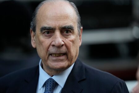 Francos dijo que la economía crece, aseguró que el Gobierno quiere resolver el conflicto con el Garrahan y habló de las críticas de Kicillof: “Se está atajando” imagen-11