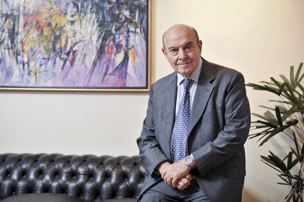 Domingo Cavallo dijo que es necesario acumular reservas si se quiere remonetizar la economía imagen-93