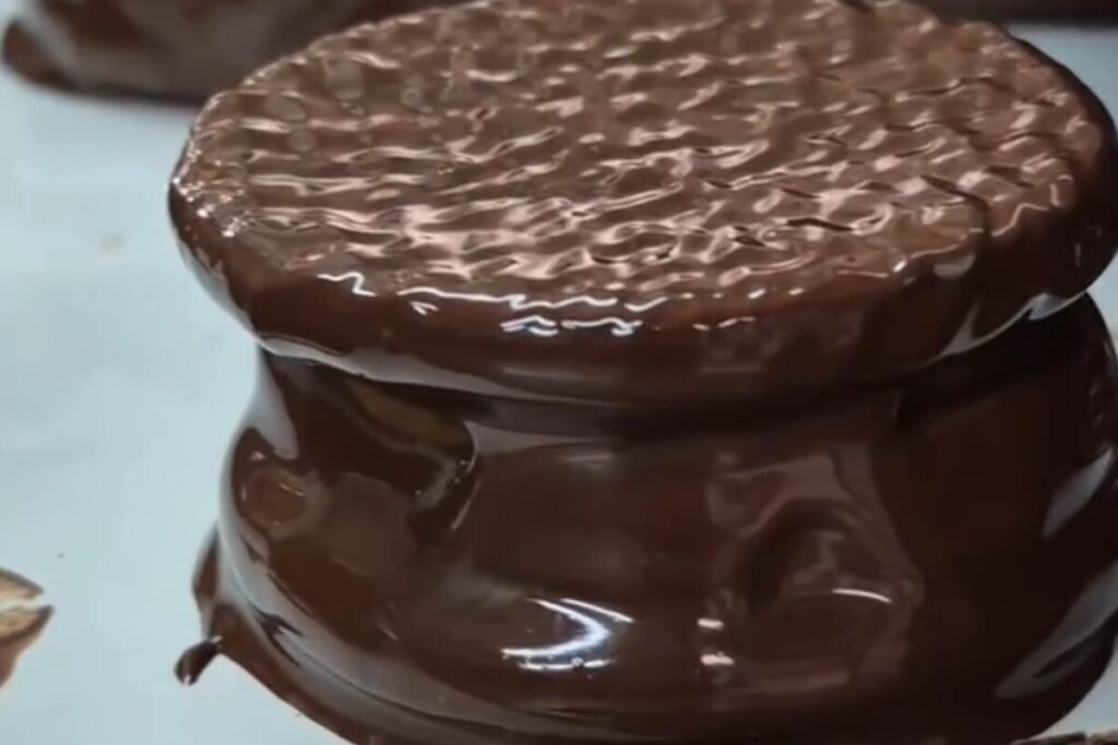 La historia del mejor alfajor del mundo: es argentino y lo fabrican a poco más de una hora de Buenos Aires imagen-5