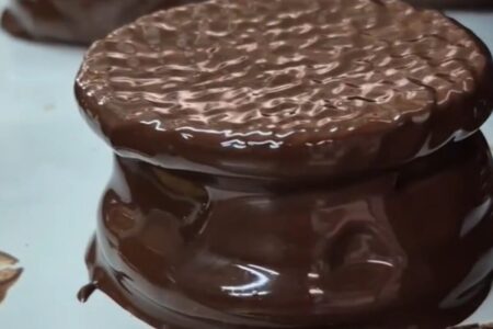 Desde hace 47 años: la historia de la familia argentina creadora del mejor alfajor del mundo imagen-8