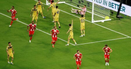Video: el gol olímpico del Bayern que el VAR anuló por foul a Marchesin imagen-14