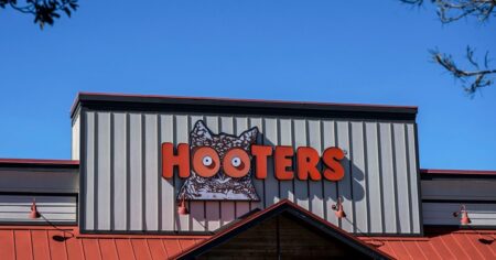 Hooters se declara en quiebra, pero sus restaurantes permanecerán abiertos imagen-5