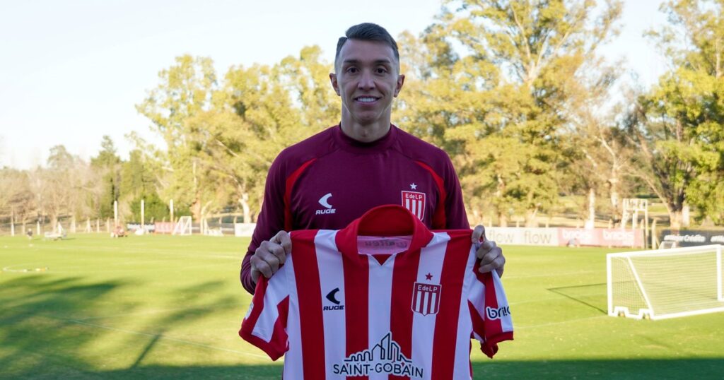 Fernando Muslera firmó su contrato con Estudiantes y posó con la camiseta imagen-5