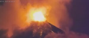Alerta por el Volcán de Fuego: crece el temor por las intensas explosiones cada 15 minutos imagen-3