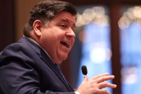 ¿Se define el estatus santuario de Illinois? JB Pritzker testifica en el Capitolio por sus políticas migratorias imagen-5