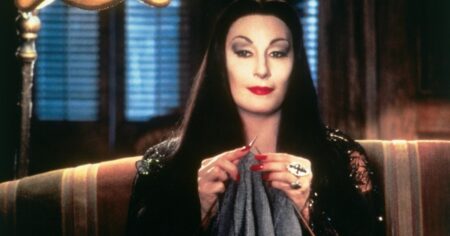 Anjelica Huston, la mítica Morticia, a los 73 años: los golpes a Jack Nicholson, el cáncer que ocultó y la mayor lección de vida imagen-5