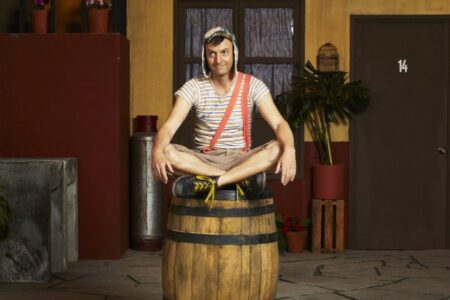 La polémica que plantea el primer capítulo de Chespirito, sin querer queriendo, la serie sobre la vida de Roberto Gómez Bolaños imagen-9