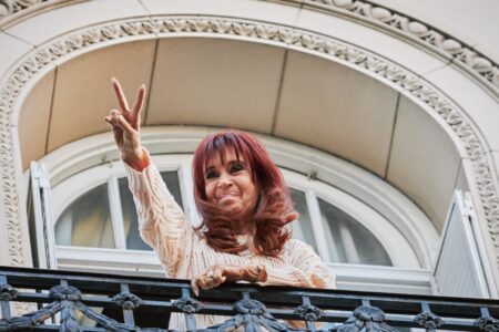 Cristina Kirchner, a prisión: en vivo, repercusiones, movilizaciones y últimas noticias hoy imagen-7