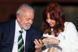 Lula da Silva habló con Cristina Kirchner tras el fallo de la Corte Suprema: “La importancia de que se mantenga fuerte” imagen-1