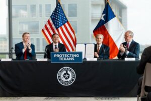 Greg Abbott debe firmarla: la ley que permitirá una inversión millonaria para investigar una especie mexicana imagen-1