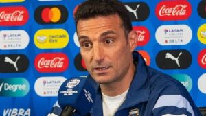 Scaloni prueba un equipo inédito para visitar a Chile por las Eliminatorias: Messi vuelve y hay varias bajas imagen-2