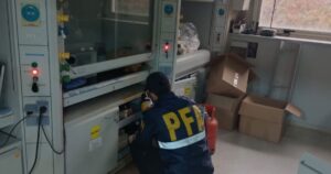 La Justicia allanó la ANMAT por el fentanilo contaminado por el que investigan la muerte de 34 pacientes imagen-3