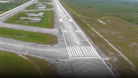 El aeropuerto abandonado de Florida que está siendo convertido en el “Alcatraz de los caimanes” para migrantes indocumentados imagen-23