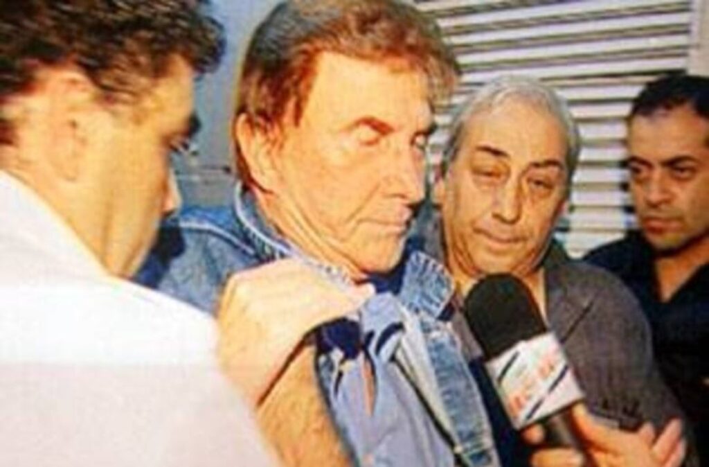 Enamoró a un país con su talento, tuvo un amor escandaloso y terminó preso en vivo: “Te dejo que llegó la policía” imagen-4