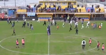 Los comunicados de Dock Sud y Sacachispas tras la batalla campal por el gol de taco imagen-17