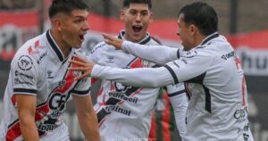 Chacarita se recuperó con una goleada imagen-3