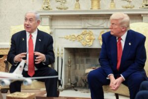 El Gobierno de Israel aceptó el alto al fuego negociado por Donald Trump, pero horas después detectó otro ataque iraní imagen-1