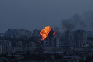 Kiev sufre uno de sus bombardeos más intensos tras la promesa de venganza de Putin imagen-4