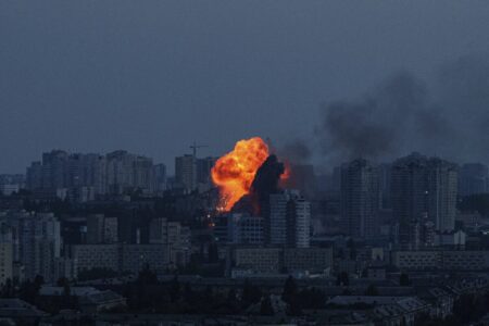 Kiev sufre uno de sus bombardeos más intensos tras la promesa de venganza de Putin imagen-6