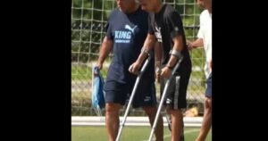 Echeverri y una preocupante imagen con bota ortopédica y muletas en el entrenamiento del Manchester City: ¿se pierde el Mundial? imagen-2