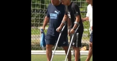Echeverri y una preocupante imagen con bota ortopédica y muletas en el entrenamiento del Manchester City: ¿se pierde el Mundial? imagen-23