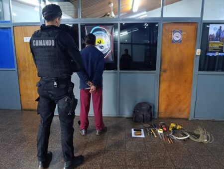 Cámaras del 911 advirtieron a las patrullas de un robo en curso y así atraparon al ladrón imagen-12