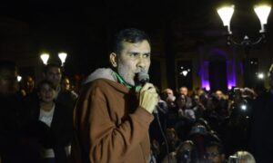 Amarilla libre, con caravana y acto en la plaza: “La dignidad no se negocia” imagen-3